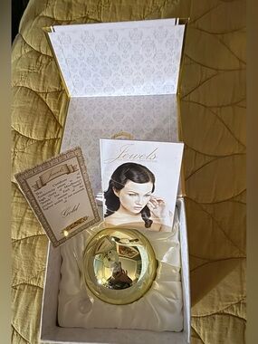 Jewels Instant Facelift Mask
with Organic Extracts